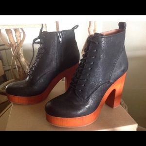 Black leather  Lucky Brand ankle boots